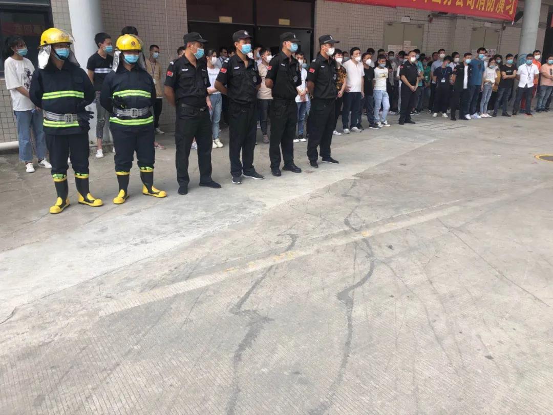 防患于未“燃”，產(chǎn)服公司組織開展消防演練04